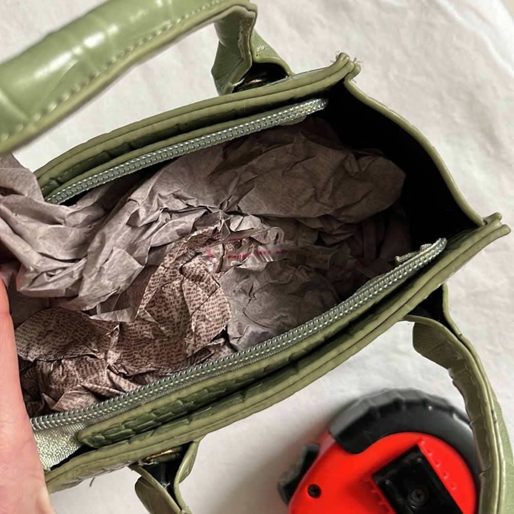 New without tags green faux crocodile mini bag - Picture 7 of 9